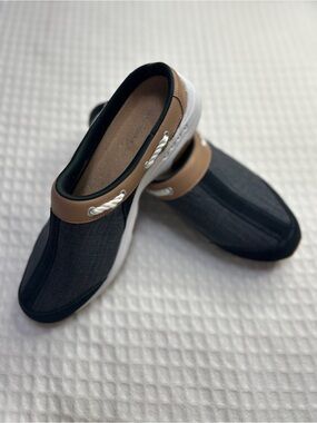 Easy Spirit Women's Navy and Tan Slip-On Mules